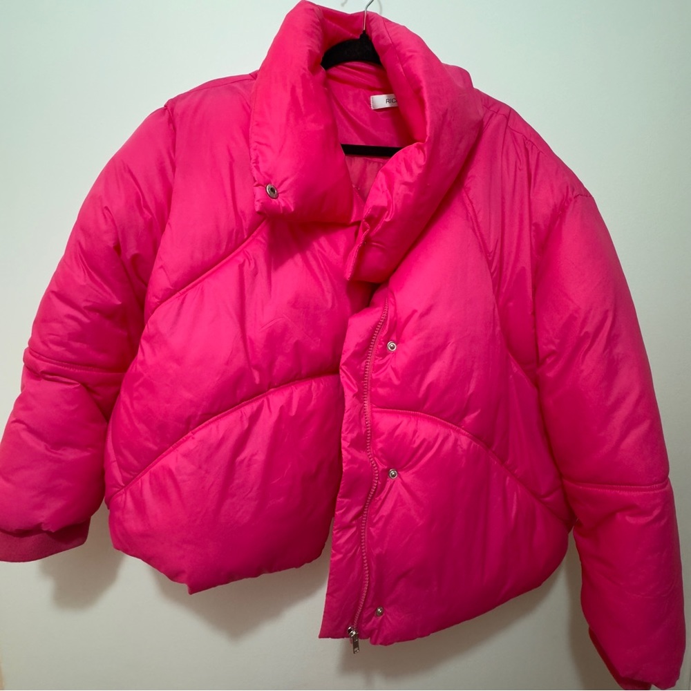 Oversized fluorescent pink puffy jacket 🤍